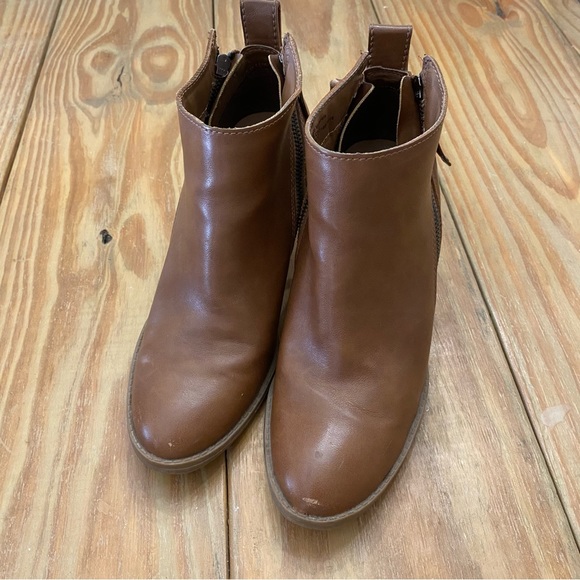 Dolce Vita Tan Ankle booties - Picture 2 of 6